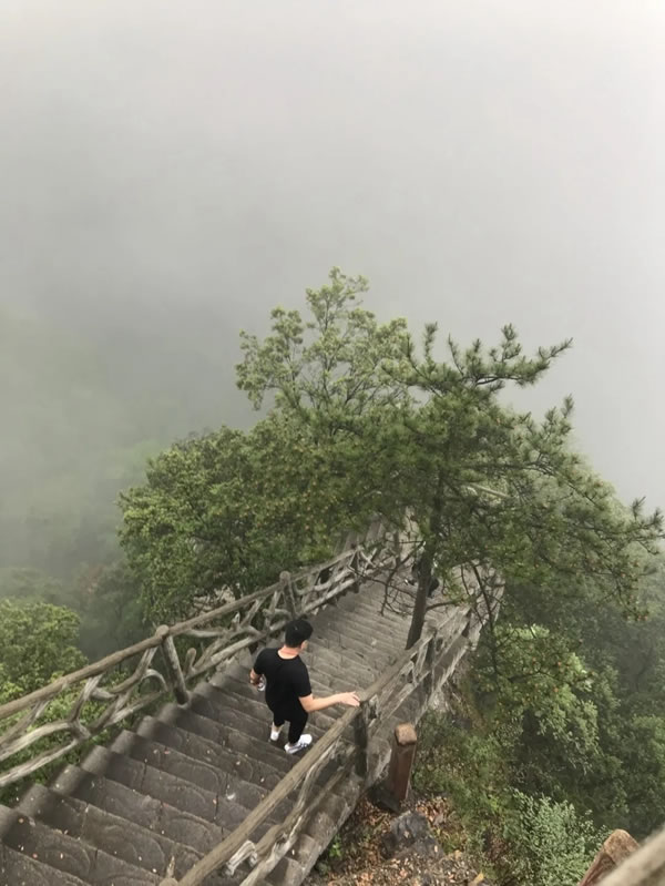 平凹国际家居 | 青春有梦，不负时光，共赏湖光山色！