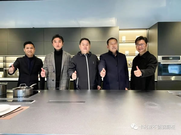 全国工商联家具装饰业商会执行会长张传喜先生莅临卡利亚参观指导！